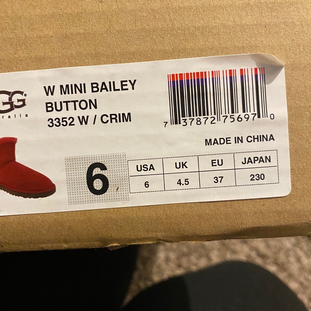 Ugg boots red. Authentic. Brand new